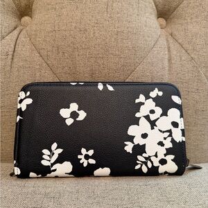 Thirty-One Black and White Floral Wallet
